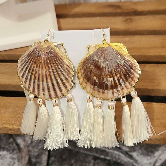 Shell with Tassel drop earrings NWT - Picture 2 of 6
